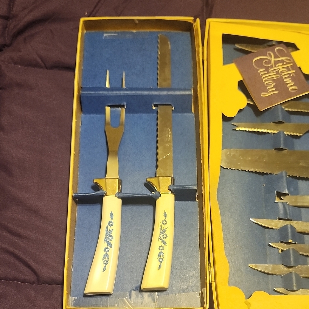 Sheffield 19-Piece Golden Prestige Cutlery Set - Picture 4 of 11
